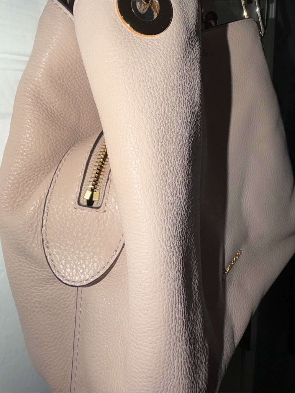 Michael Kors Pale Blush Leather Shoulder Tote with Gold Hardware - Picture 11 of 12